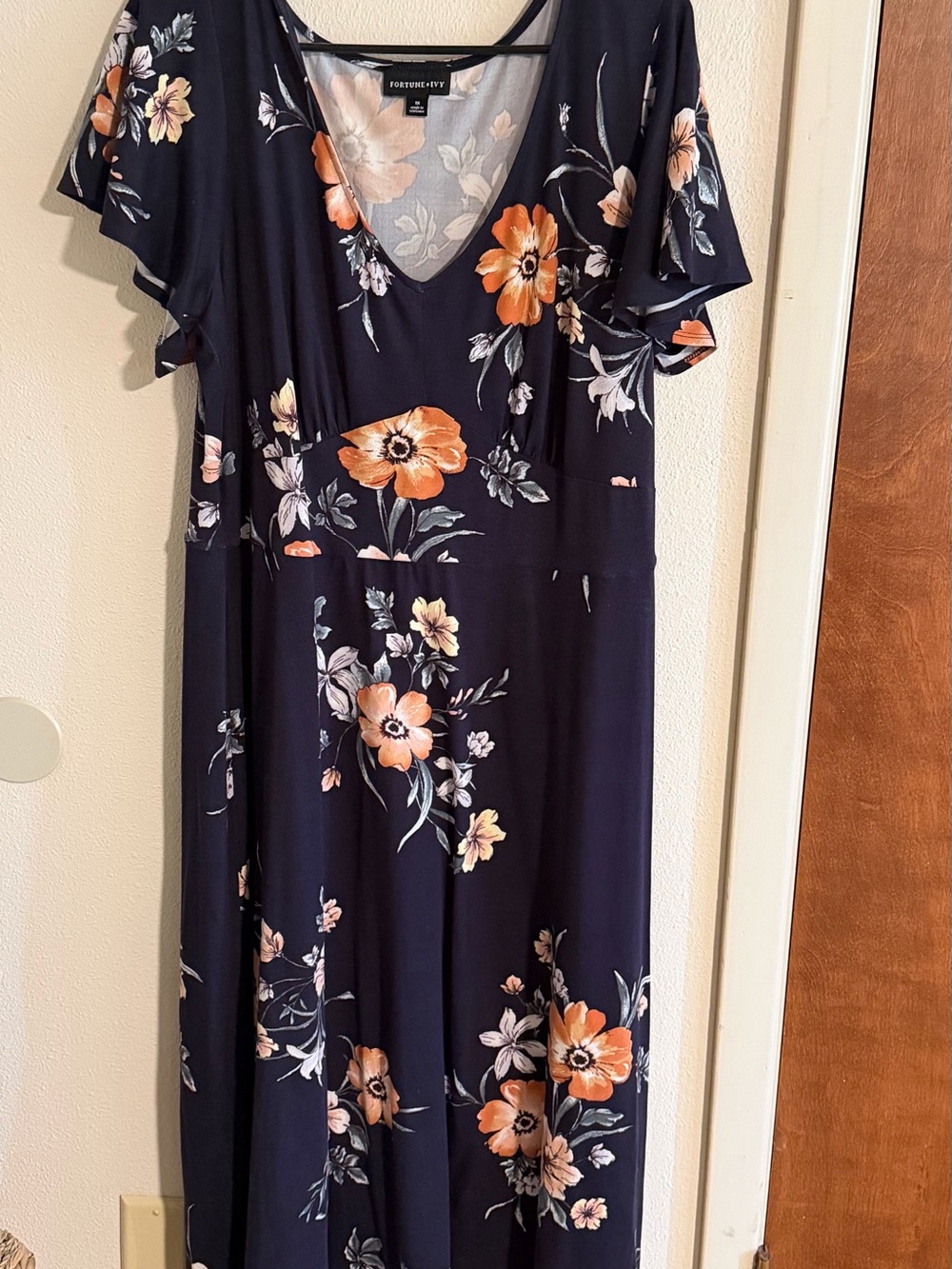 ✨ 2/$25 or 3/$30 SALE - 
Fortune + Ivy Navy Floral V-Neck Midi Dress